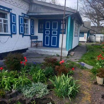 Продається садиба в самому центрі села Слобідка