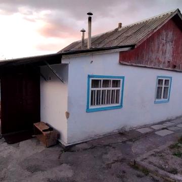 Здається невеликий будинок, район мясокомбінат,м.Звягель ( вул. Некрасова)