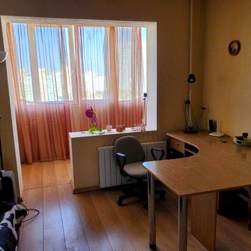 1к., з якісним ремонтом, між метро Позняки і Харківська.