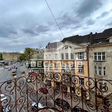 3к Личаківська (Заньковецької) Австрійський будинок фасадні вікна та балкон