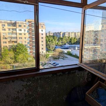 Продается 2 комнатная. 2мкрн. Под ремонт