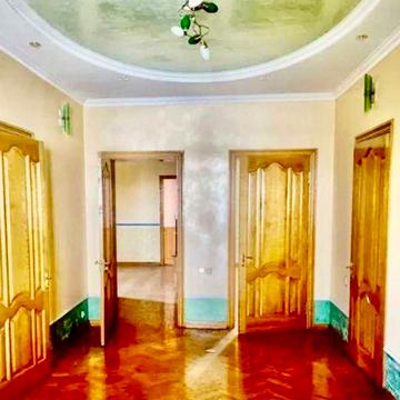 Продаж будинку 650 кв.м. Стоянка, 6 км. від Києва.