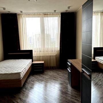 Власник. Продаж 4-к квартири Срібнокільська, 22 метро Осокорки