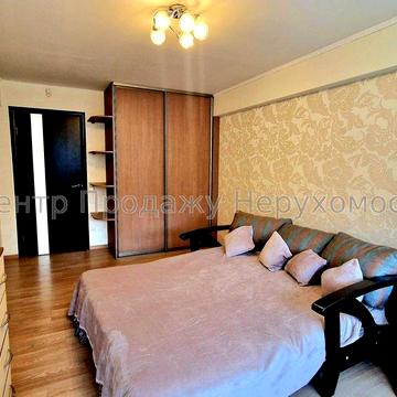 Без комісії. Сертифікат. Продам 2к метро Палац України, Олімпійська.