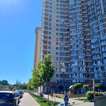 Продам 3 кімнатну квартиру 100 метрів в новому зданому будинку ЖК Family аnd Friends