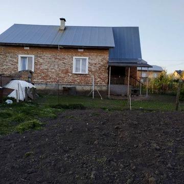 "Будинок для тривалої оренди в селещі міського типу Зашків"
  Вул. Мармаша 38.

Трьох кімнатна, є вана; кухня; кладовка; прихожа; два коридори; веранд