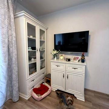 З ремонтом меблями  та технікою.Своє паркомісце
