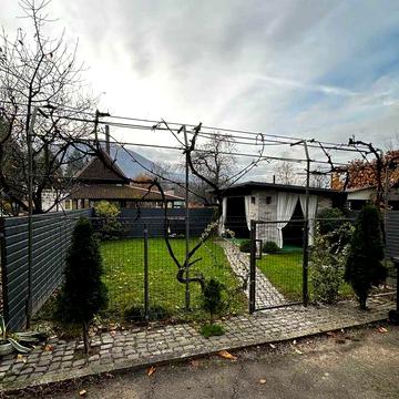 Продається квартира з прибудинковою ділянкою у місті Тячів