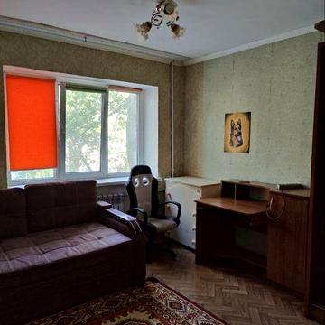 Здається 2 кімнати в комуннальній квартирі від власника.