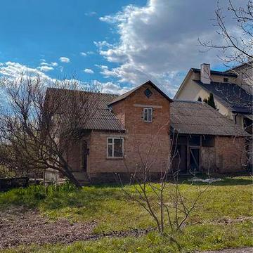 Продаж будинку з великою кутовою ділянкою з можливістю поділу