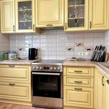 Продам 2 к. кв. 4/9, Новые Дома, улица Каденюка, метро рядом
