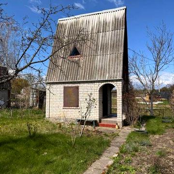 Продаж садового будинку з великою земельною ділянкою