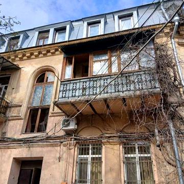 Продам большую квартиру в Красном переулке рядом с Дерибасовской.