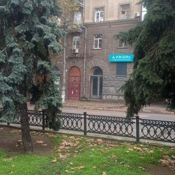 Сдаю однокомнатную квартиру в центре города недалеко от детского городка Сказка