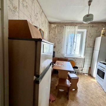 Продаж 2 кімнатної квартири 6 Слобідська / Колодязна, 4  поверх, під ремонт