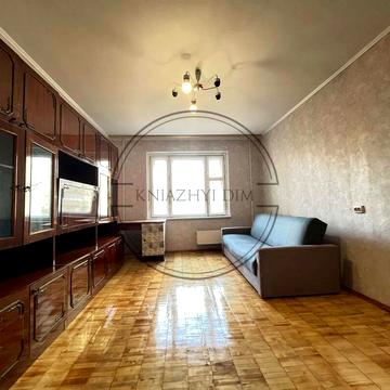 Хорольська вул., 3