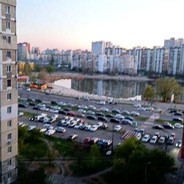 Ревуцького 11 А(   1 кімнатна квартира. 42 м ) Вільна