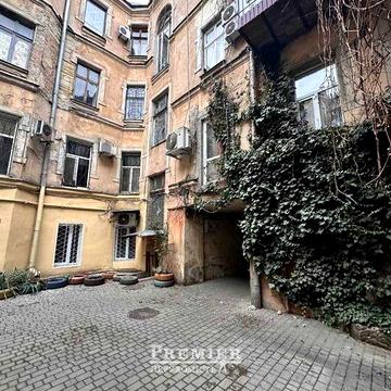 Продам 2-х ком. квартиру в Центре . Парк Шевченко.