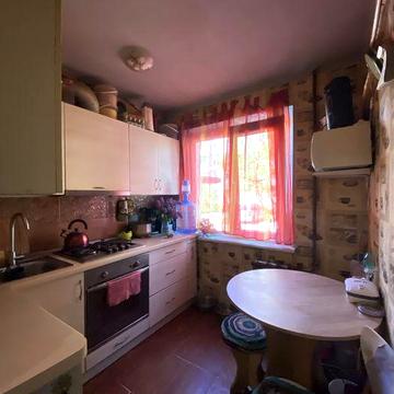 В продаже трехкомнатная квартира на Таирова.