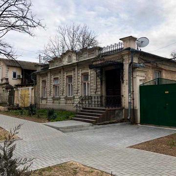 Продаю квартиру в Центре, 130м, удобно под бизнес.