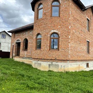 Продам будинок з гарним видом на каньон .