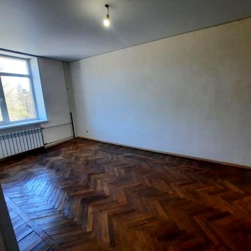 Продам простору 1к квартиру на Петропавлівській