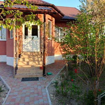 Продаю будинок у Каневі
