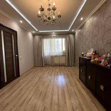 Продається простора квартира поруч Арсен ,Велес