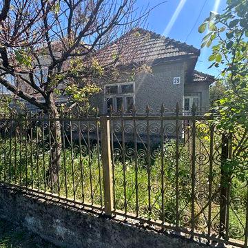 Продаж будинку в селі