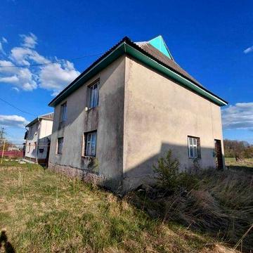 Будинок в селі Завадка