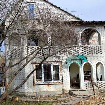Будинок на земельній ділянці