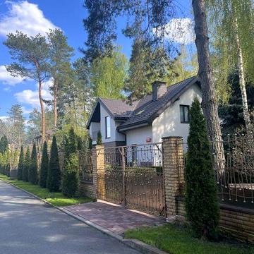 Продаж Будинку  в закритому котеджному містечку