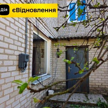 Продам будинок в центрі міста.