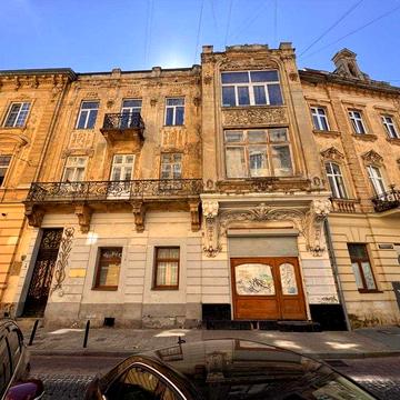 Продаж австрійської будівлі в центрі Львова, вул. Вороного, 1083 кв м, Галицький район, Львів