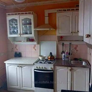 Продам 2х кімнатну квартиру вул. Перфецького. 2 окремі кімнати Поміняні вікна, сантехніка. 5 пов. Цегляний будинок