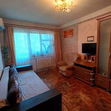 Сдам 2-х комнатную, район космос.