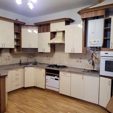 Оренда н/особняка в Центрі м Івано-Франківськ з гаражем,без господарів,ремонт,все необхідне Вільно Без тварин