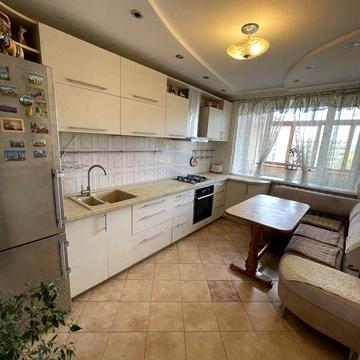 Продам 3-х комнатную  квартиру рядом с парком Победы