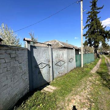Продам ч/б в центрі смт.Седнів з окремим двором