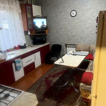 Продается дом у парка в самом центре города.