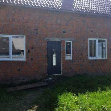 Продам будинок в центрі Ратне.