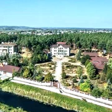 Продаж резиденції будинку в с. Нові Безрадичі Козин Обухівський напрямок 4.5 га