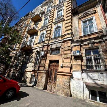 Продам 4х комнатную квартиру в центре