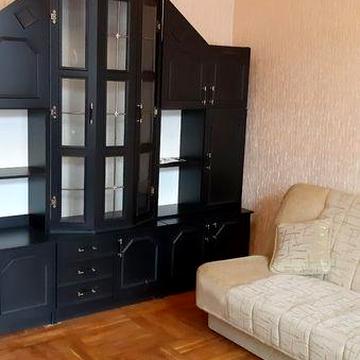 Здаю трьох кімнатну квартиру на вулиці Артинова