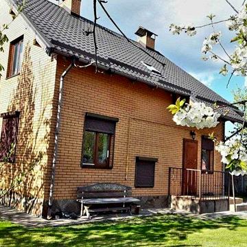 Будинок з власним озером. Сауна, сад, альтанка.