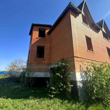 Просторий будинок в селі Осикове