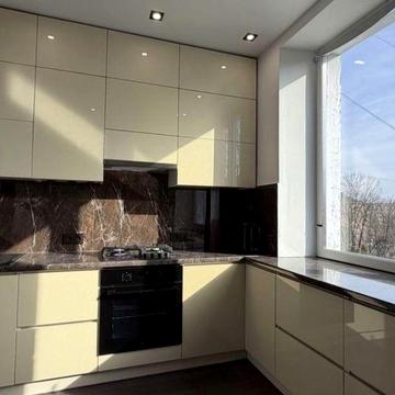 Продам 3 кімнатну Сталінку по вул.Соборній