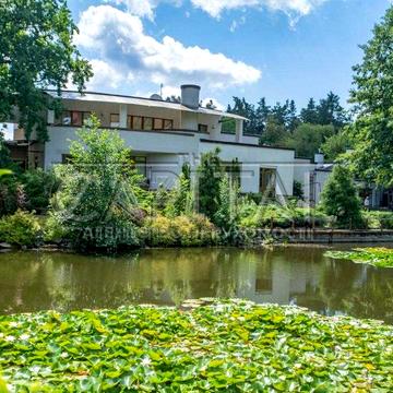 Продаж Елітного будинку 823 м² у Плютах з озером, SPA, басейном та ділянкою 65 соток