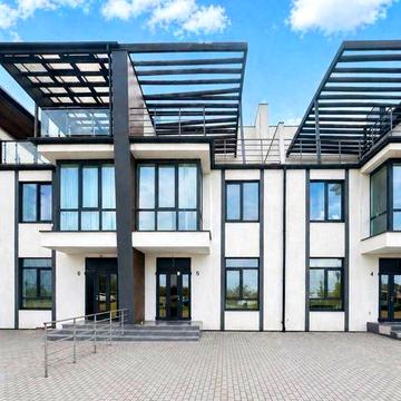 Видовий таунхаус на першій лінії озера Басів Кут