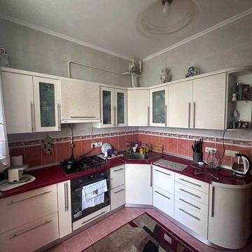 Продам трикімнатну квартиру Лятошинського